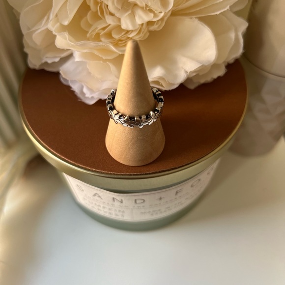 Size 6 linked snowflakes ring - Picture 4 of 8